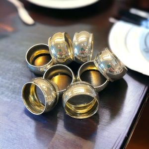 Anneau de serviette en métal élégant, parfait pour la mise en scène de la table à manger, ajoutant une touche décorative délicate aux repas - Product Image 4