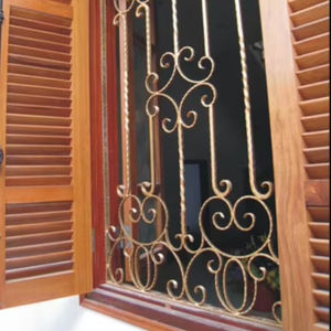 Cadre de fenêtre en fer forgé poli décoratif moderne sur mesure pour villa, design de grille métallique de sécurité extérieure - Product Image 1