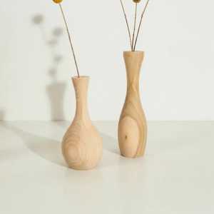 Vase cylindrique miniature en bois de noyer, petit porte-bouquet artisanal en bois massif, décoration de bureau - Product Image 3