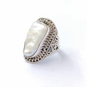 แหวนเงินแท้ 925 ประดับมุกดีไซน์เนปาล สำหรับทุกเพศ - Product Image 1