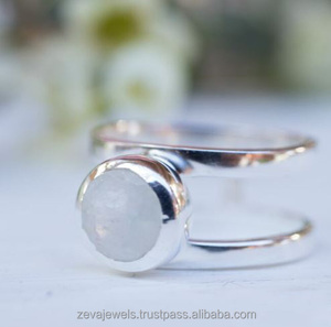 Anillo de banda ancha de piedra lunar arcoíris moderno Anillo abierto de plata 925 Anillo de estilo bohemio de piedra natal de junio - Product Image 5