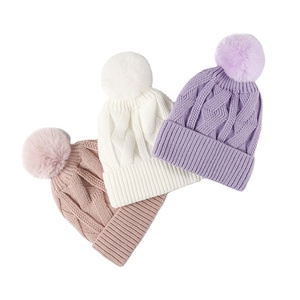 หมวกบีนนี่กันหูผ้าแจ็คการ์ดหมวกถักสำหรับใส่กลางแจ้งสำหรับฤดูหนาวพร้อมซับในผ้ากำมะหยี่และหมวกถักไหมพรมปอมปอมปอม - Product Image 1