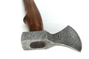 ขวานเหล็กดามัสกัสทำมือพร้อมด้ามไม้สำหรับการเอาตัวรอด - Product Image 2