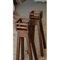 Brûleur à Bakhoor moderne en bois sur pied avec accent en cuir. Encensoir de luxe pour la maison, objet décoratif pour l'encens