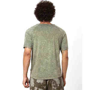 T-shirt décontracté vert délavé surdimensionné pour homme, à manches courtes, couleur unie, tricoté, style sans col, idéal pour l'été - Product Image 2