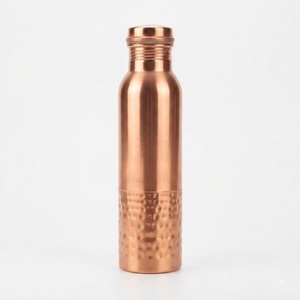 Bouteille d'eau en cuivre martelé et ensemble de verres martelés – Vaisselle portable de style traditionnel, conception anti-fuite pour la santé et le bien-être - Product Image 6