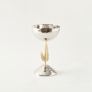 Gobelet en argent, bol en métal avec un tige floral doré orné, parfait pour servir des plats de luxe, centre de table décoratif - Product Image 2