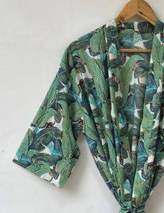 Bata Kimono de Algodón Suave y Transpirable con Estampado de Dibujos Animados Naaz Textile para Mujer, Camisón de Verano Hecho a Mano ODM con Cuello en V y Cintura Elástica - Product Image 4