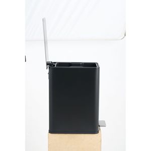 Pattumiera Rettangolare in Acciaio Inossidabile da 15L con Pedale, Secchio Interno Rimovibile e Impugnatura Laterale - Product Image 4