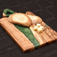Planche à charcuterie en bois de pin et résine, artisanale, design rivière, écologique, passe au lave-vaisselle, épaisseur 1,5 cm