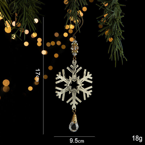 เครื่องประดับตกแต่งต้นคริสต์มาสแบบกำหนดเองส่วนบุคคล เกล็ดหิมะโลหะพร้อมจี้คริสตัล เกล็ดหิมะสีทองตัดด้วยเลเซอร์ - Product Image 3