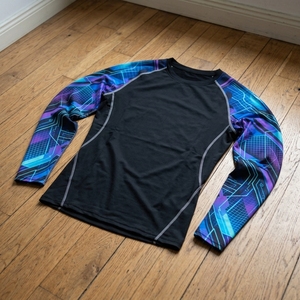 Camiseta de Compresión de Manga Larga Unisex Personalizada, Protección UV, Bloques de Color, para Natación, BJJ y Artes Marciales - Product Image 3