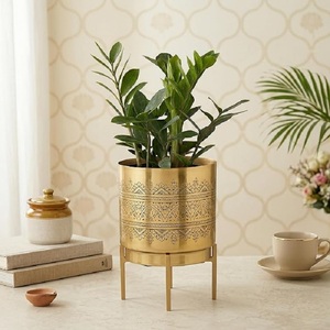 Maceta de Latón Chapada en Oro con Soporte, Moderna y Elegante, para Plantas de Interior, Decoración de Escritorio - Product Image 3