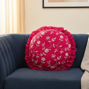 Housse de coussin de luxe indienne brodée à la main Chikankari en Georgette, lavable et amovible, design portable - Product Image 2