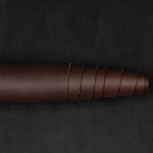 Cuir de vachette pleine fleur tanné végétal brun grainé de qualité supérieure pour portefeuilles, sacs à main, chaussures et accessoires durables - Product Image 1