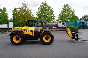 รถยกเทเลแฮนด์เลอร์ JCB รุ่นใหม่ 526-56 ความสูงของงา 75 มม. ล้อยาง/PU สำหรับใช้งานนอกถนนและในอาคาร 5.6 ม. 2600 กก. - Product Image 2