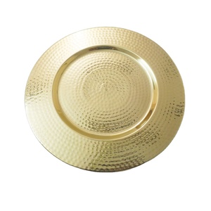 Assiettes de charge en métal New Look stockées assiettes de service de style martelé pour l'hôtel de fête de mariage dans toutes les assiettes de vaisselle de couleurs - Product Image 1