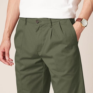 Pantalon chino plissé classique pour homme, résistant aux plis – Pantalon confortable et durable pour le travail et les occasions décontractées - Product Image 4