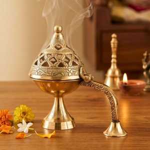 Brûleur d'encens en laiton fait main avec un motif en treillis complexe pour une utilisation aromatique toute l'année - Product Image 3
