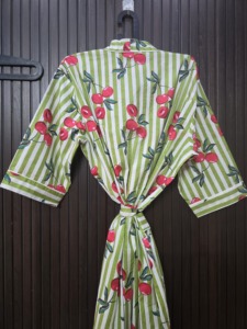 Robe en coton imprimé cerise pour femmes, manches trois quarts, longueur complète, fermeture à cordon, tenue d'été décontractée - Product Image 4