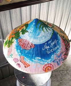 BEST-SELLER Chapeau vietnamien décoratif en gourde sculptée Lotus Bleu, modèle Kristen Nguyen, cadeau culturel unique et accessoire de photographie - Product Image 6