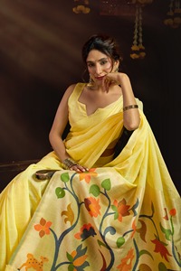 Sari en coton jaune à imprimé floral, tenue traditionnelle indienne pour mariage, coupe classique, longueur au sol, pour femmes - Product Image 5