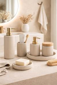 Ensemble d'accessoires de salle de bain beige côtelé 5 pièces avec porte-savon à pompe en bois et porte-brosse à dents - Product Image 5