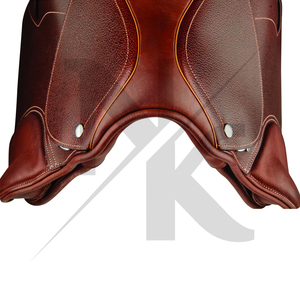 Silla de montar de contacto cercano de cuero de vaca premium con cinturón ajustable. Exportación mundial de productos de carreras de caballos ingleses desde India. - Product Image 2