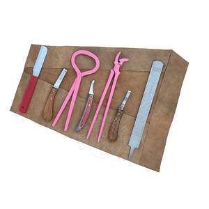 Kit de herramientas para herrador: Lima raspadora de pezuñas, Probador de pezuñas, Cuchillo para pezuñas con mango de madera, Lazo para abscesos, Cuchillo para separar las pezuñas, Cuchilla estrecha y Clíncher curvo - Product Image 6
