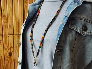 Chaîne de corps perlée faite à la main avec fermoir doré, tissée en noir, blanc, rouge, jaune, turquoise et bleu, motif serpent, accessoire vibrant - Product Image 2