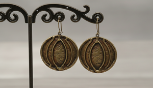 ต่างหูทรงหยดน้ำลายวงกลมลายเมลอนทำมือ ดีไซน์ทันสมัย วัสดุทองเหลืองเคลือบผิวแบบโบราณ ปราศจากสารตะกั่ว เครื่องประดับแฮนด์เมดสำหรับผู้หญิงใส่ไปงานปาร์ตี้ - Product Image 3