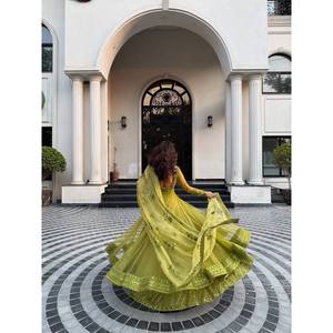 Designer Party Wear Lehenga avec chemisier Dupatta et haussement d'épaules taille XL - Product Image 4