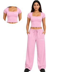 Ensemble de sport deux pièces pour femme : Haut athlétique ajusté à col carré et pantalon large décontracté avec cordon de serrage à la taille, personnalisable avec logo, tenue de sport - Product Image 1
