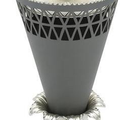Brûleur à Bakhoor moderne en forme de cône gris avec détails en filigrane argenté et base en verre pour une fragrance et une décoration élégantes pour la maison - Product Image 3