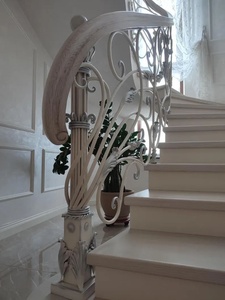 Barandilla de Escalera Tradicional de Hierro Forjado con Diseño Ornamental, Montaje en el Suelo, Acabado Resistente a la Oxidación para Pasamanos de Escalera - Product Image 4