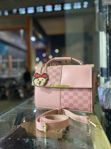 Fiche de Détail du Produit Sac à Main de Luxe en Cuir PU Personnalisé pour Femmes 100% 10 A37 OEM OD - Product Image 4