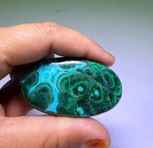 ราคาขายส่งพลอยคริสโซคอลล่ามาลาไคต์ธรรมชาติคุณภาพสูงทรงรีสำหรับทำเครื่องประดับสีเขียว ขนาดคละไซส์ - Product Image 3