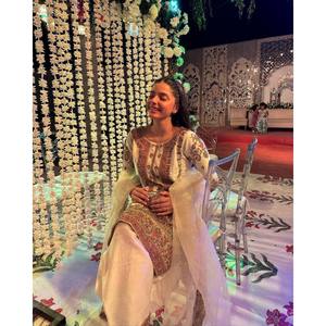 Ensemble haut, bas et dupatta pour soirée, vêtements indiens et pakistanais de créateurs - Product Image 4