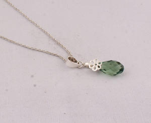 Colgante de Plata de Ley 925 con Engaste de Bisel Vintage, Gema de Cuarzo Peridoto, Joyería Unisex Hecha a Mano, Piedra de Nacimiento de Agosto - Product Image 1
