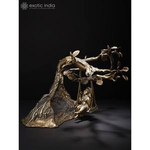 12 pulgadas Bal Krishna Idol en columpio Latón duradero y escultura de piedra Obra de arte - Product Image 2