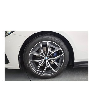 BMW Série 5 520i M Sport modèle décembre 2023 avec 22 898 km, boîte automatique, sièges en cuir, caméra de recul - Product Image 5