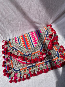 Pochette Bohème Ethnique Brodée avec Miroirs, Pompons et Franges, Sac à Main Artisanal pour Festival - Product Image 4