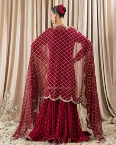 Conjunto de Traje Sharara Moderno de Primera Calidad en Georgette Sintética con Bordado y Lentejuelas |   Traje de Fiesta de Secado Rápido con Dupatta para Mujer - Product Image 5