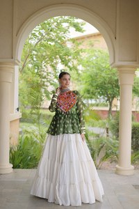 Dernier design vert, Lehenga Choli de Navratri, Vente en gros, Costume de danse Garba festif indien, Vêtement ethnique, Chaniya Choli en coton, En gros - Product Image 4