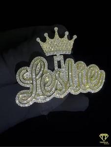 Collier de luxe « Leslie » avec pendentif couronne entièrement serti de diamants Moissanite pour hommes et femmes - Product Image 3