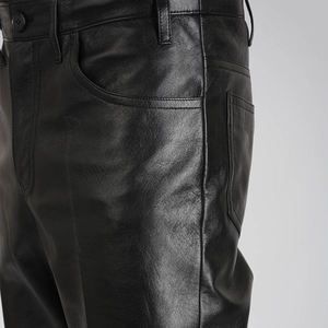 Pantalon en cuir de mouton pour homme, style streetwear, respirant, avec poches, couleur et logo personnalisables, utilisation en extérieur en hiver - Product Image 4