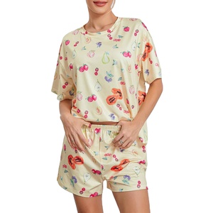 กางเกงขาสั้นลำลองสำหรับผู้หญิง พิมพ์ลายแบบซับลิเมชั่น ดีไซน์กระเป๋าข้างเอวปรับได้ เหมาะสำหรับออกกำลังกายและสวมใส่ทั่วไป - Product Image 1