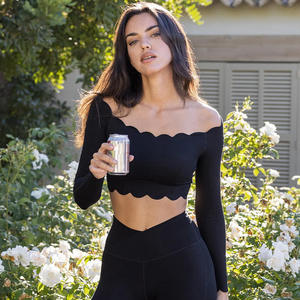 Ensemble de yoga blanc 2 pièces : Crop top épaules dénudées à manches longues à volants et Legging taille haute, sans couture et respirant - Product Image 4