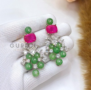 Magnifiques boucles d'oreilles pendantes en laiton plaqué argent de qualité supérieure avec pierres en zircon pour femmes, idéales pour les soirées et les occasions spéciales, collection tendance et élégante. - Product Image 5