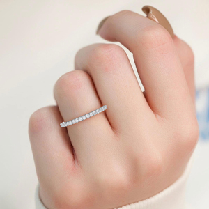 แหวนเพชรทรงกลม 2 กะรัต ผลิตในห้องปฏิบัติการ ตัวเรือนทองคำขาว 14K แหวนซ้อนกันได้ ดีไซน์ล้ำสมัย เครื่องประดับแฟชั่นชั้นดี - Product Image 5